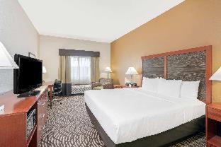 La Quinta Inn & Suites by Wyndham Midwest City - Tinker AFB