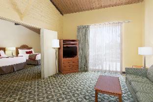 Ramada by Wyndham Santa Barbara, Santa Barbara (photo 7)