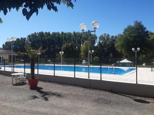 Peldbaseins, Les Berges Du Cele in Bagnac-sur-Célé
