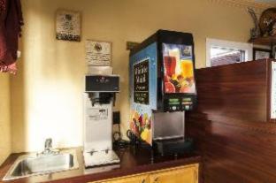 羅德威酒店 - 聖地亞哥南納雄耐爾城 (Rodeway Inn National City San Diego South) in 納雄耐爾城