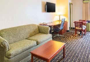 Clarion Inn & Suites Weatherford South