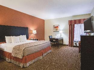 La Quinta Inn & Suites by Wyndham Houston East at Normandy