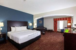 La Quinta Inn & Suites by Wyndham Houston East at Normandy