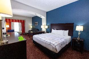 La Quinta Inn & Suites by Wyndham Houston East at Normandy