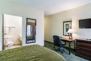 Quality Inn and Suites Harvey Hotel