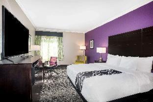 La Quinta Inn & Suites by Wyndham Columbus TX