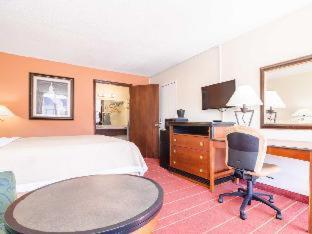 Rodeway Inn & Suites Greensboro Southeast