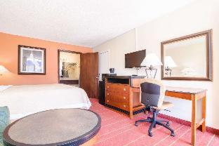 Rodeway Inn & Suites Greensboro Southeast