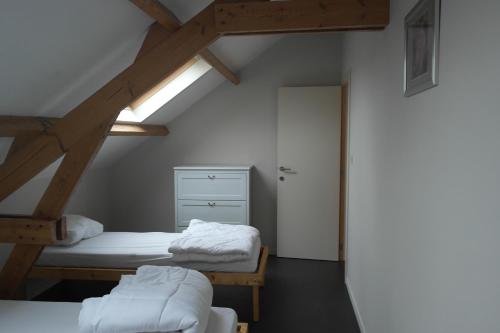 Two-Bedroom Cottage image 9