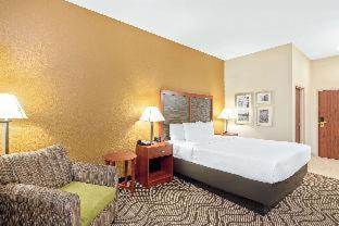 La Quinta Inn & Suites by Wyndham Midwest City - Tinker AFB