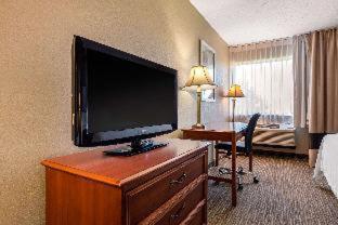 Quality Inn & Suites New Castle - Hotel
