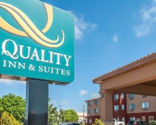 Quality Inn & Suites - image 12