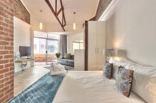 Blue Waters Studio with sea views from Balcony