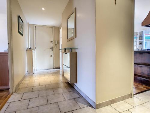 Apartment with Terrace image 4