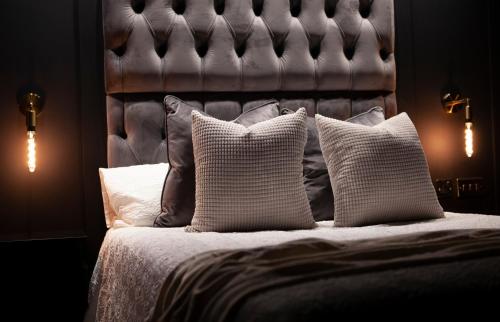 Onyx Suite By Copper & Blossom