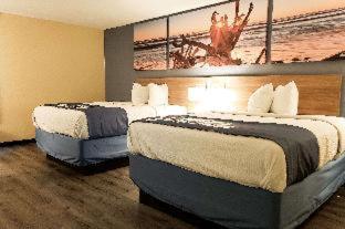 Days Inn & Suites by Wyndham Merrillville