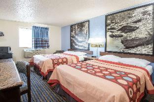 Super 8 by Wyndham New Castle - Hotel