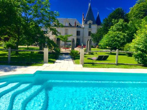 Château proche de Saumur gîte à louer La Breille-les-Pins