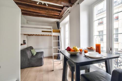 Cosy Mezzanine Studio in the Heart of Paris (4), Paříž