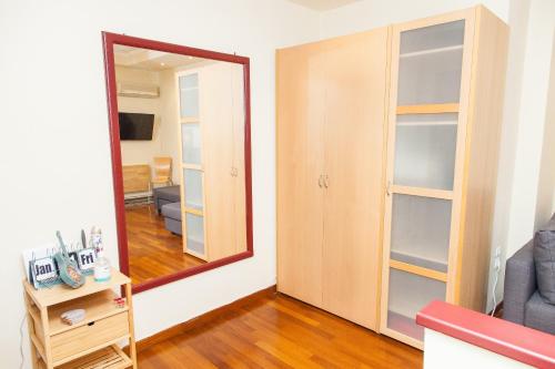 Centrally Located Studio In Athens! - image 4