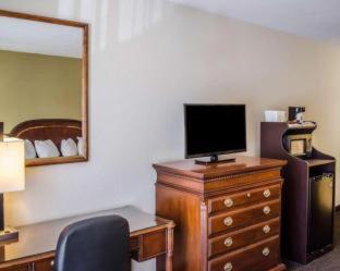Quality Inn and Suites Pensacola Bayview