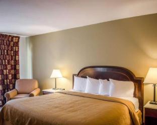 Quality Inn and Suites Pensacola Bayview