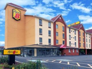 Super 8 by Wyndham Pigeon Forge near the Convention Center - image 12