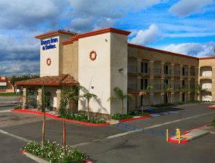 Days Inn & Suites by Wyndham Anaheim Resort