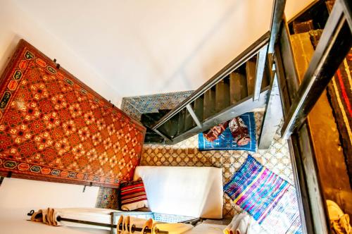 Six-Bedroom House image 7