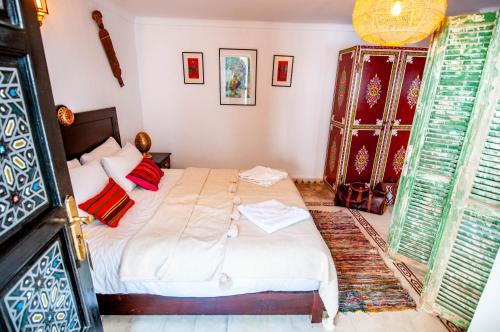 Double or Triple Room with Private Bathroom image 10