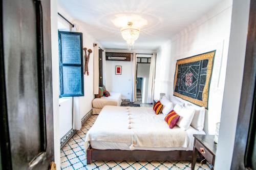 Double or Triple Room with Private Bathroom image 8