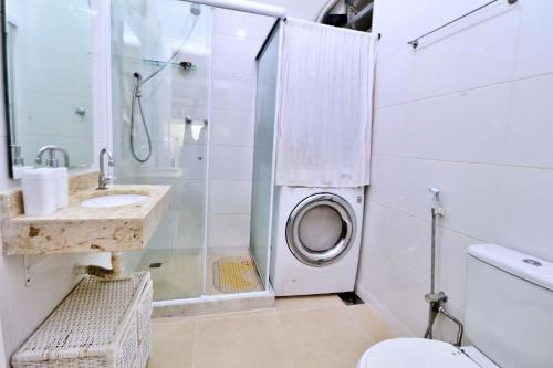 One-Bedroom Apartment image 3