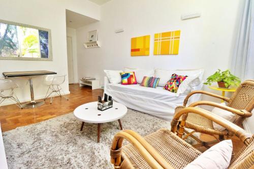 One-Bedroom Apartment image 7