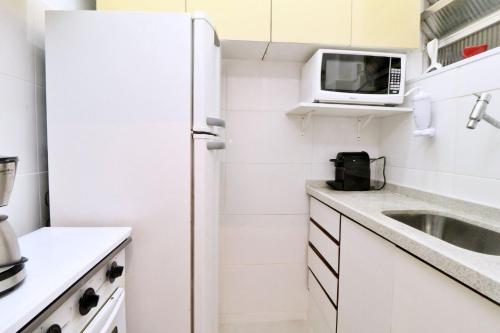 One-Bedroom Apartment image 2