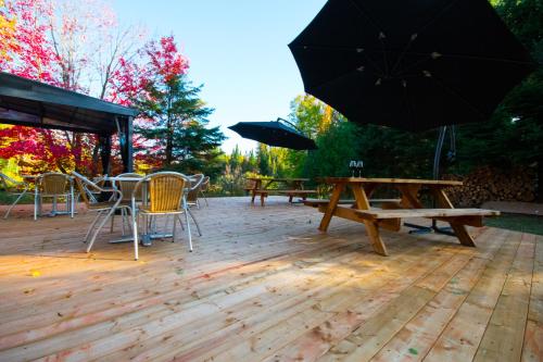 ระเบียง/ชานเรือน, Oberge Inn Val-David in วัล-เดวิด (QC)