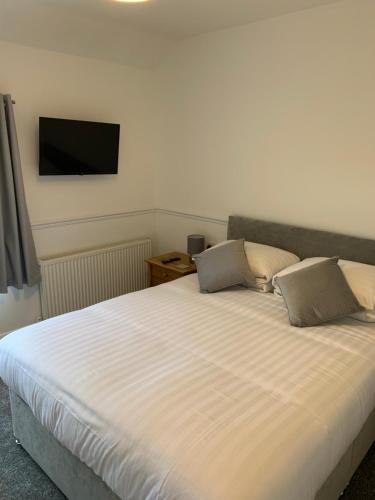 Rooms at the Inn Room Type - Deluxe King Room