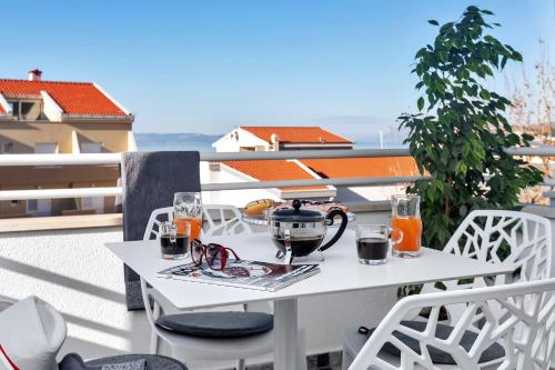 One-Bedroom Apartment with two balconies