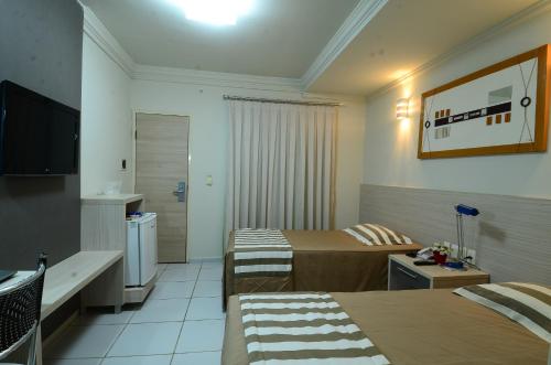 1 double bed, 1 twin bed