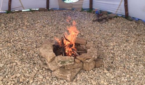 Camp Arawak Camping Sauvage a la Ferme dans un Tipi 7 places