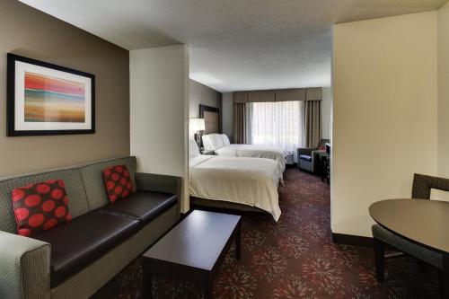 Holiday Inn Express Hotel & Suites Lancaster-Lititz an IHG Hotel - main image
