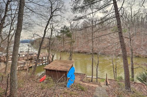 Relaxing Retreat with Private Dock on Claytor Lake!