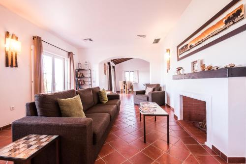 ห้องส่วนกลางสำหรับนั่งเล่น/ดูทีวี, Monte do Giestal - Casas de Campo & Spa in อเบลา