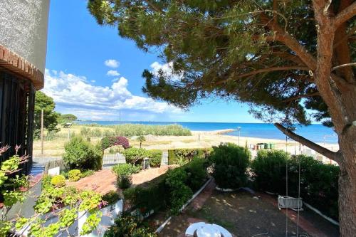 Casa de Mont-roig delante de la playa in Playa y Fiesta