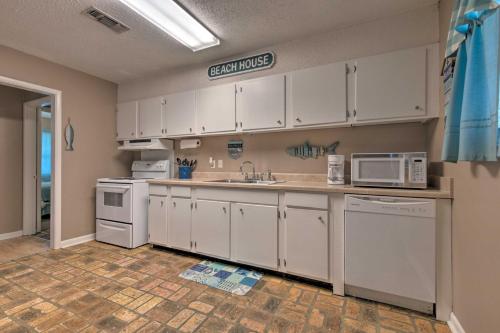 Breezy Gulfport Getaway Less Than 1 Mile to Beach and Casino in Gulfport, USA