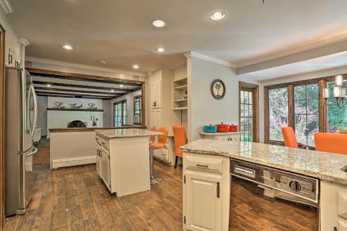 Charming Saylorsburg Retreat with Game Room and Patio! in 伊斯頓