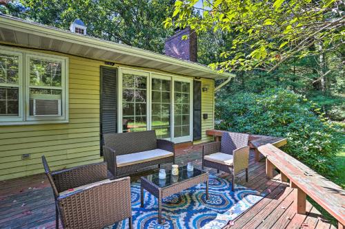 Charming Saylorsburg Retreat with Game Room and Patio! in 伊斯頓