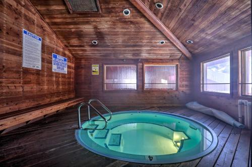 Slopeside Condo with Hot Tub and Game Room Access! - image 3