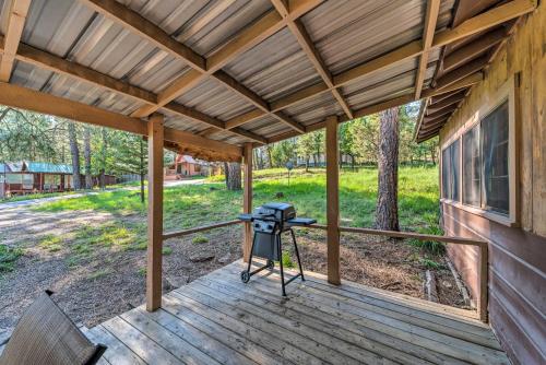 Peace and Privacy in the Woods Less Than 1 Mi to Midtown - image 6