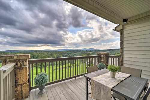 Resort Retreat with Pool and Impressive Golf Vistas! in 希爾斯維爾