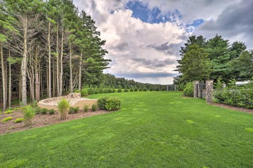 Resort Retreat with Pool and Impressive Golf Vistas! in 希爾斯維爾